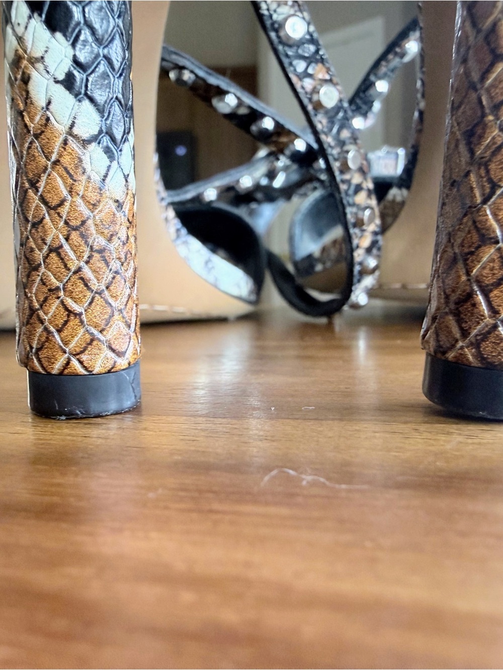 Vince Camuto Studded Snakeskin Print Ankle Strap Heels Size 8 - Picture 5 of 7